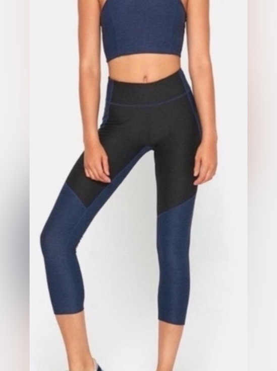 Outdoor Voices Pants - NWT Outdoor Voices 3/4 Two-Tone Warm Up Athletic Leggings Navy/Charcoal Size XL